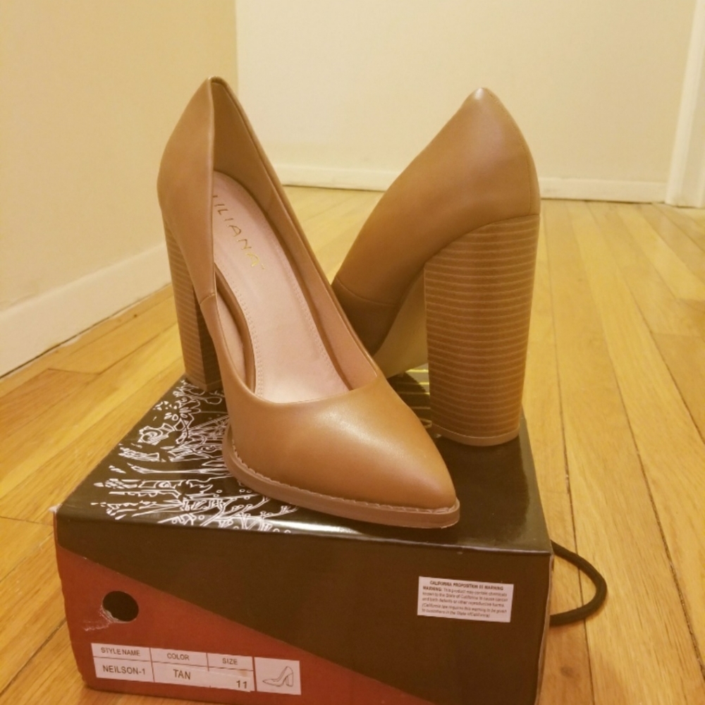 TAN THICK CHUNK HEELS